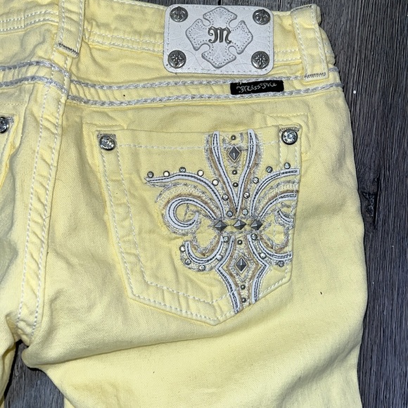 Miss Me Capri Jeans - Picture 2 of 5